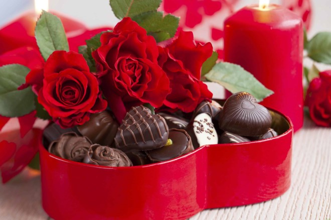 Hoa hồng và chocolate từ lâu được xem như một biểu tượng của ngày Lễ tình nhân Valentine